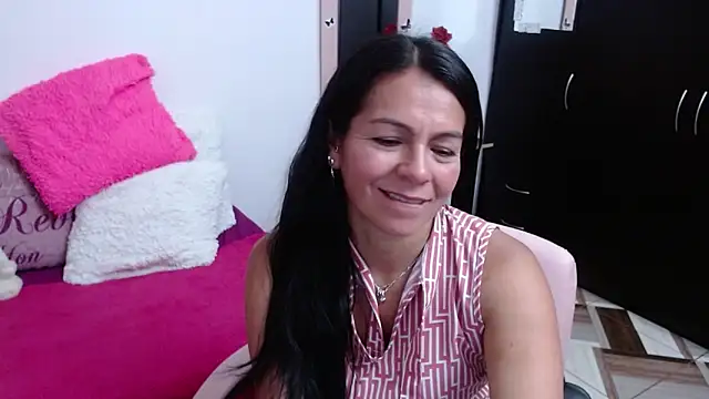 Snapshot of camilavargas_ chatting on September 28, 11:32 pm camilavargas  online show from September 28, 11:32 pm
