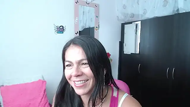 Snapshot of camilavargas_ chatting on October 8, 8:57 pm camilavargas  online show from October 8, 8:57 pm