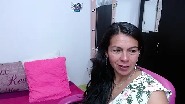 Snapshot of camilavargas_ chatting on October 15, 11:40 pm camilavargas  online show from October 15, 11:40 pm