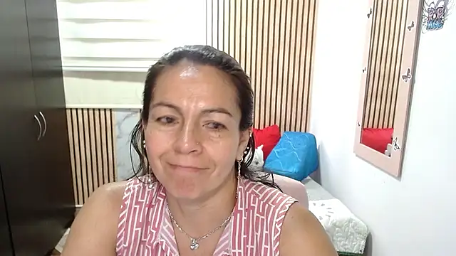 camilavargas  online show from May 27, 3:09 pm