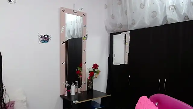 Snapshot of camilavargas_ chatting on October 13, 11:18 pm camilavargas  online show from October 13, 11:18 pm