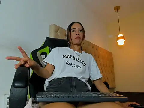 Naomis 35 online show from October 13, 7:38 pm