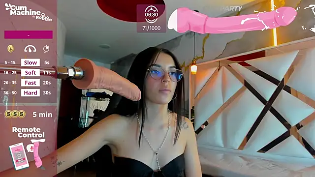 sophiadoll tf online show from November 14, 9:15 pm