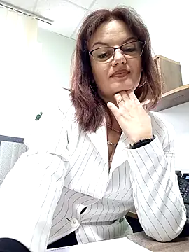 ValeriaLove43211 online show from November 20, 9:32 am