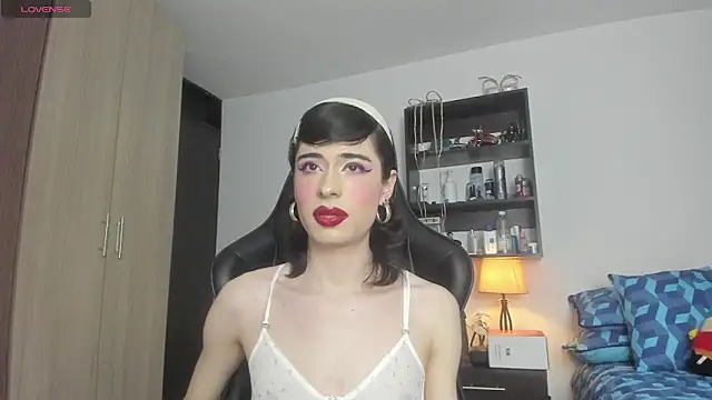 urLittlesissy online show from April 15, 3:40 am