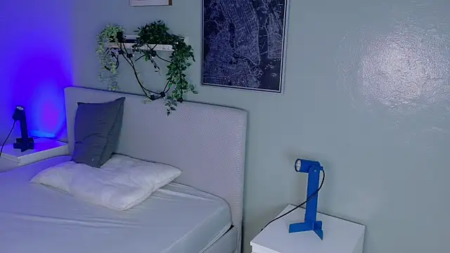 KeendraFox  online show from April 4, 11:20 am