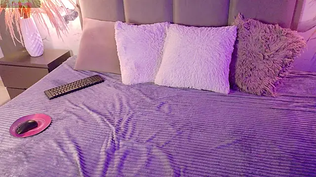 AteneaRoldan online show from October 28, 5:02 am