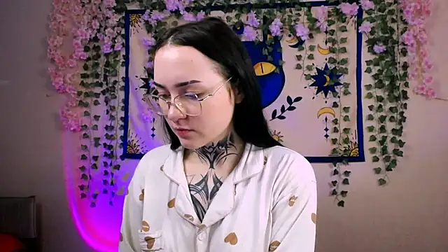 MollyKissy online show from April 25, 4:59 am