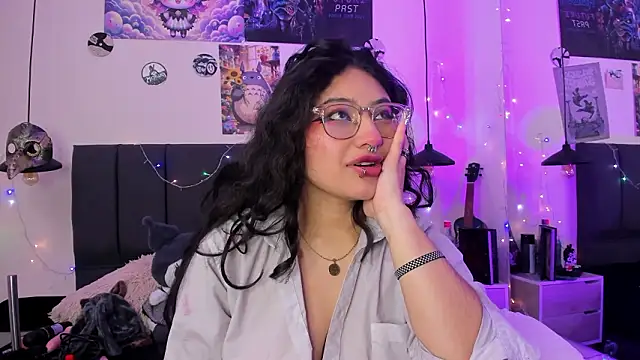 SabrinaV  online show from March 17, 11:47 am