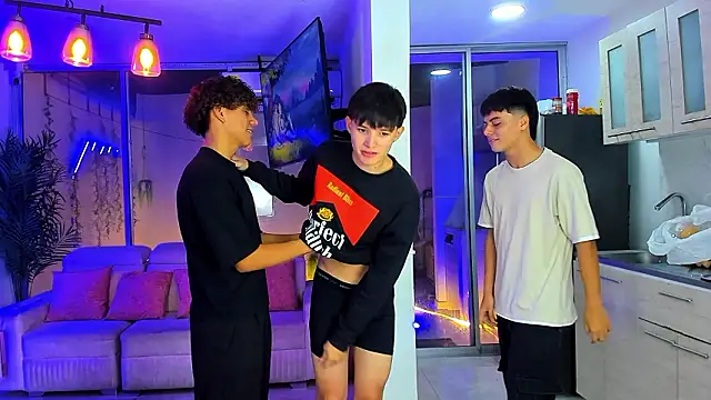 Houseofwarrios online show from March 26, 6:15 am