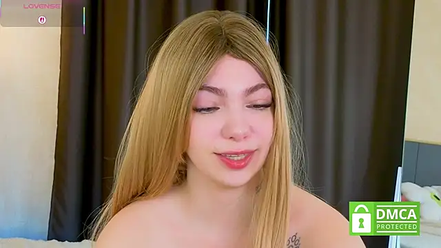 Snapshot of EmilyZortea chatting on October 19, 8:27 am EmilyZortea online show from October 19, 8:27 am