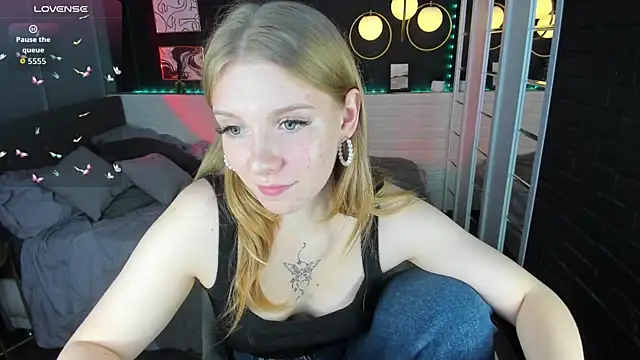 Layla Glam online show from October 1, 1:49 pm