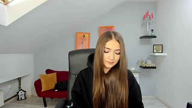 EllaClarke online show from October 19, 10:50 am