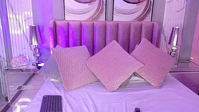 LuisaJonnes  online show from October 1, 3:39 pm