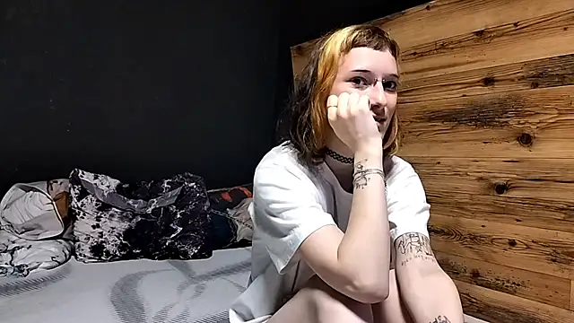 Snapshot of JenaeRadloff chatting on October 6, 4:29 am JenaeRadloff online show from October 6, 4:29 am