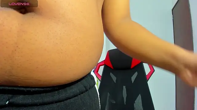 ZOE ROSE4 online show from December 3, 7:49 pm