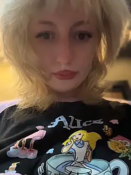 RonnieKiss online show from April 21, 10:00 am