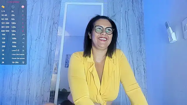 EmillyLim online show from October 16, 8:22 pm