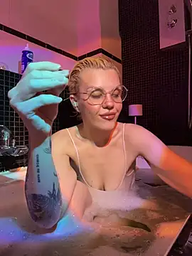 tacodeluxxxe online show from November 5, 4:23 pm