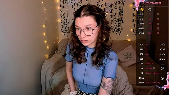 LinaBlossom  online show from October 18, 3:09 am