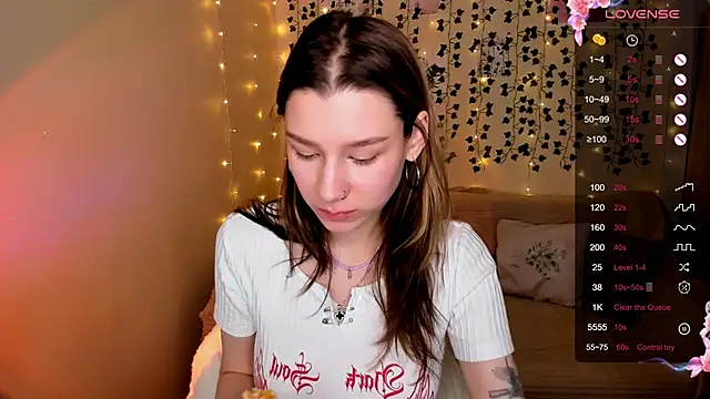 LinaBlossom  online show from November 6, 9:15 am