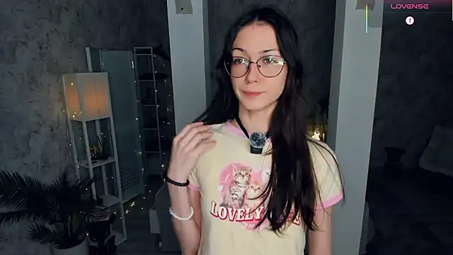 ReneeLippeatt online show from February 20, 8:31 pm