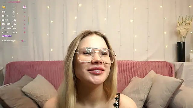 LisaRiza online show from October 10, 7:24 am