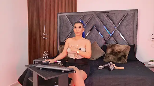 Dafne  Ruiz online show from April 5, 1:43 pm