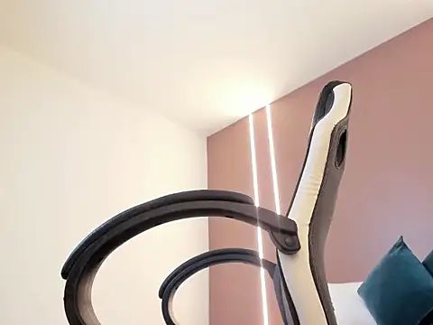 zoee zi online show from March 11, 8:22 pm