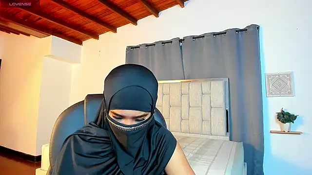 kalila latif online show from November 28, 2:58 am