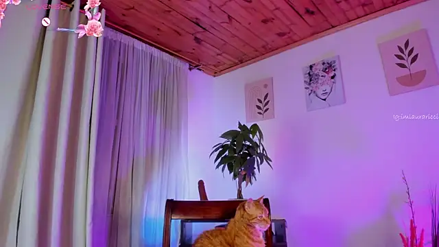 Lauraricci   online show from April 7, 4:47 am