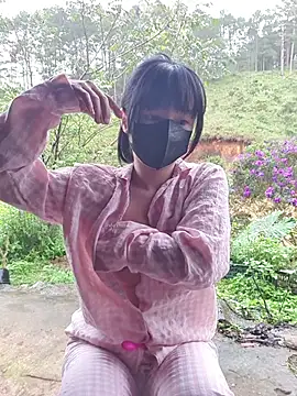 Helen-Tran online show from November 19, 2:22 am