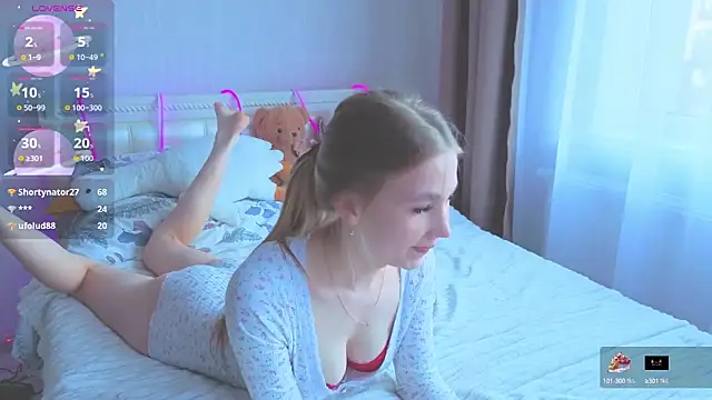 Snapshot of BarelyBliss chatting on October 7, 11:47 am BarelyBliss online show from October 7, 11:47 am