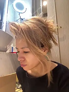 miumiu-66 online show from November 26, 2:40 pm