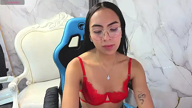 Snapshot of Katyrider_a chatting on October 22, 1:38 pm Katyrider a online show from October 22, 1:38 pm