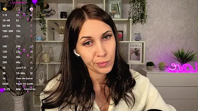 DreamVelour online show from November 10, 8:15 pm