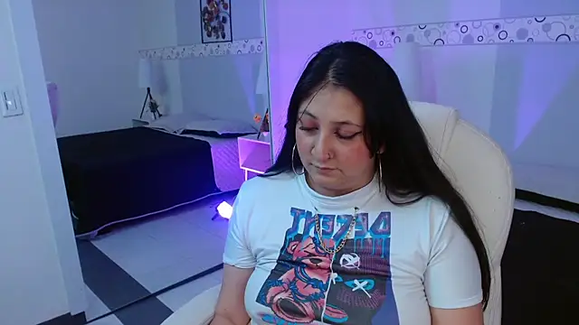 Snapshot of Kata_Rosse chatting on October 9, 3:43 am Kata Rosse online show from October 9, 3:43 am