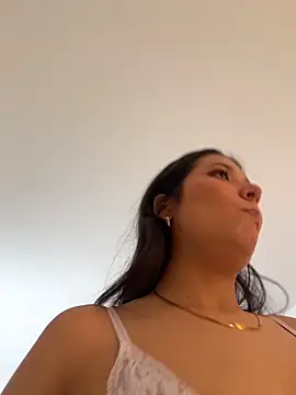 IsabellaJoness  online show from February 12, 5:47 pm