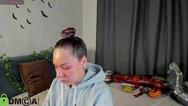 Al1ice Moures online show from October 30, 1:19 am