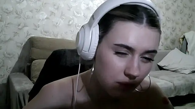 Snapshot of JerrieLoosle chatting on October 16, 5:04 pm JerrieLoosle online show from October 16, 5:04 pm