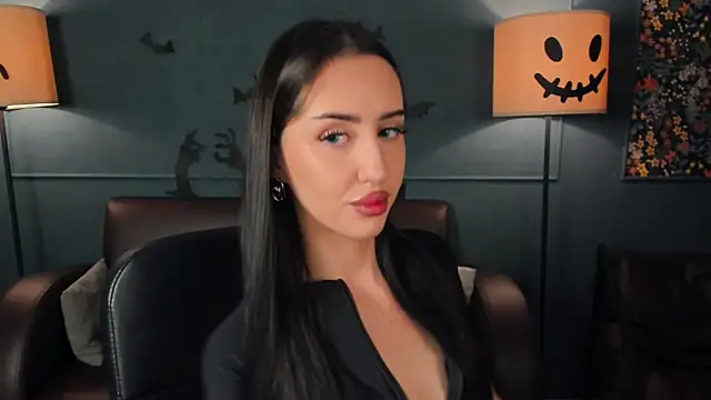 Snapshot of LisaFoxie chatting on October 23, 10:10 am LisaFoxie online show from October 23, 10:10 am