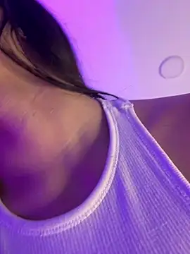 Samantha Hans online show from June 13, 9:45 pm