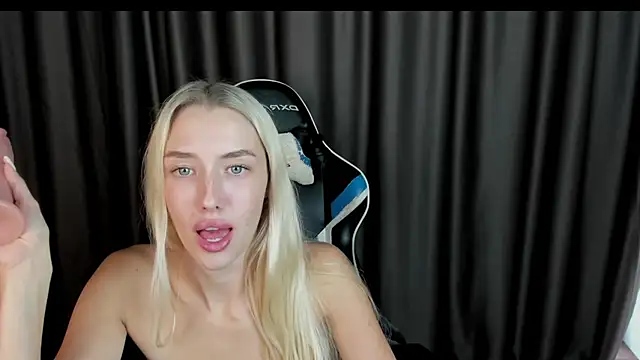 Snapshot of baby_xoxo chatting on September 30, 7:14 am baby xoxo online show from September 30, 7:14 am