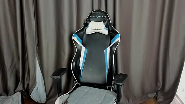 Snapshot of baby_xoxo chatting on October 29, 7:01 am baby xoxo online show from October 29, 7:01 am