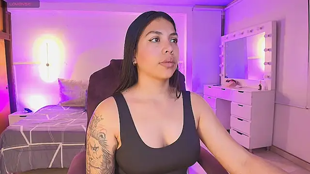 kloe28 online show from April 10, 6:30 am