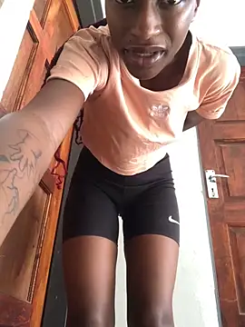 Caramel102004 online show from April 2, 10:46 am