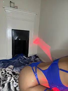 Snapshot of DarkFantisyxx chatting on October 12, 8:17 am DarkFantisyxx online show from October 12, 8:17 am