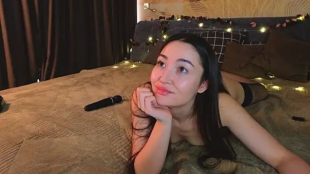 MilaYumi online show from March 19, 10:52 am