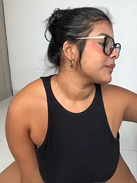 AnaBrowmn online show from December 22, 4:10 pm