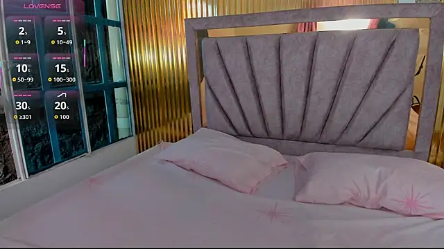 Amyra Rasi online show from November 15, 8:10 pm